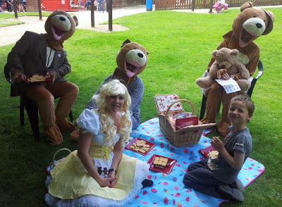Wonderland teddy bear picnic
