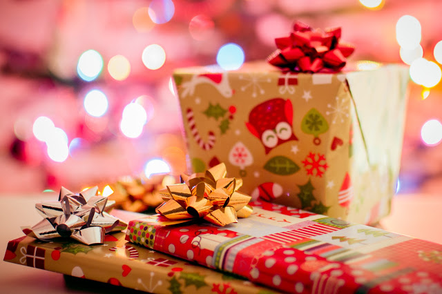 Saving Money on Christmas Shopping