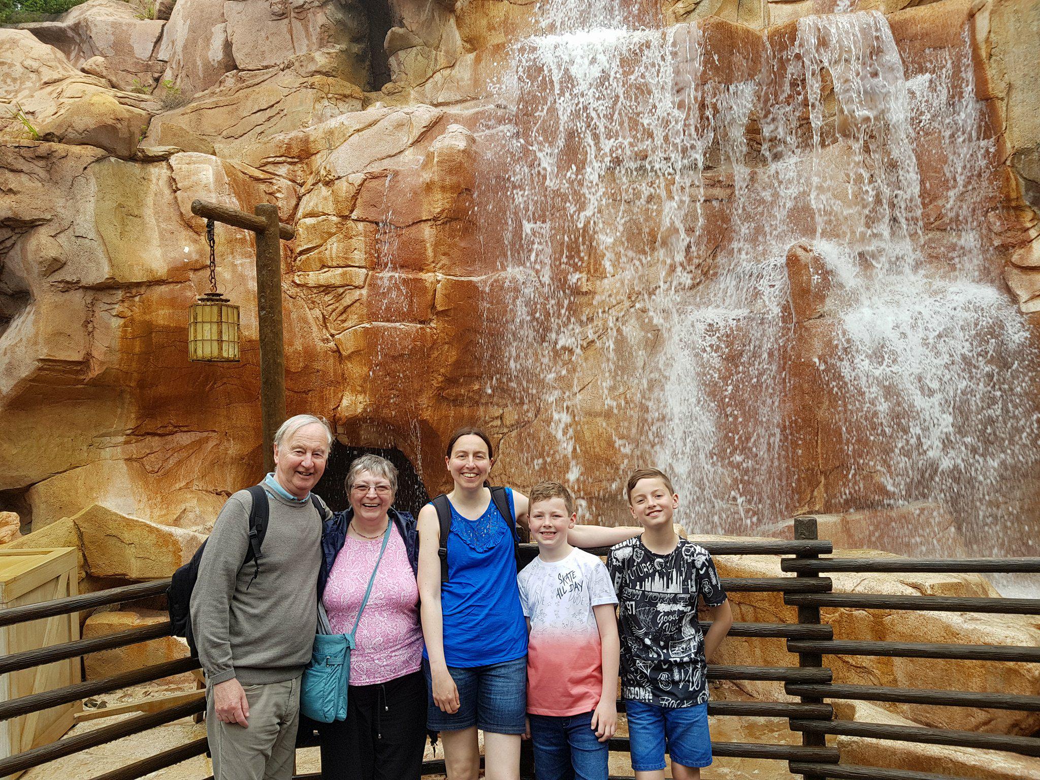 Holiday with extended family: How To Survive It!