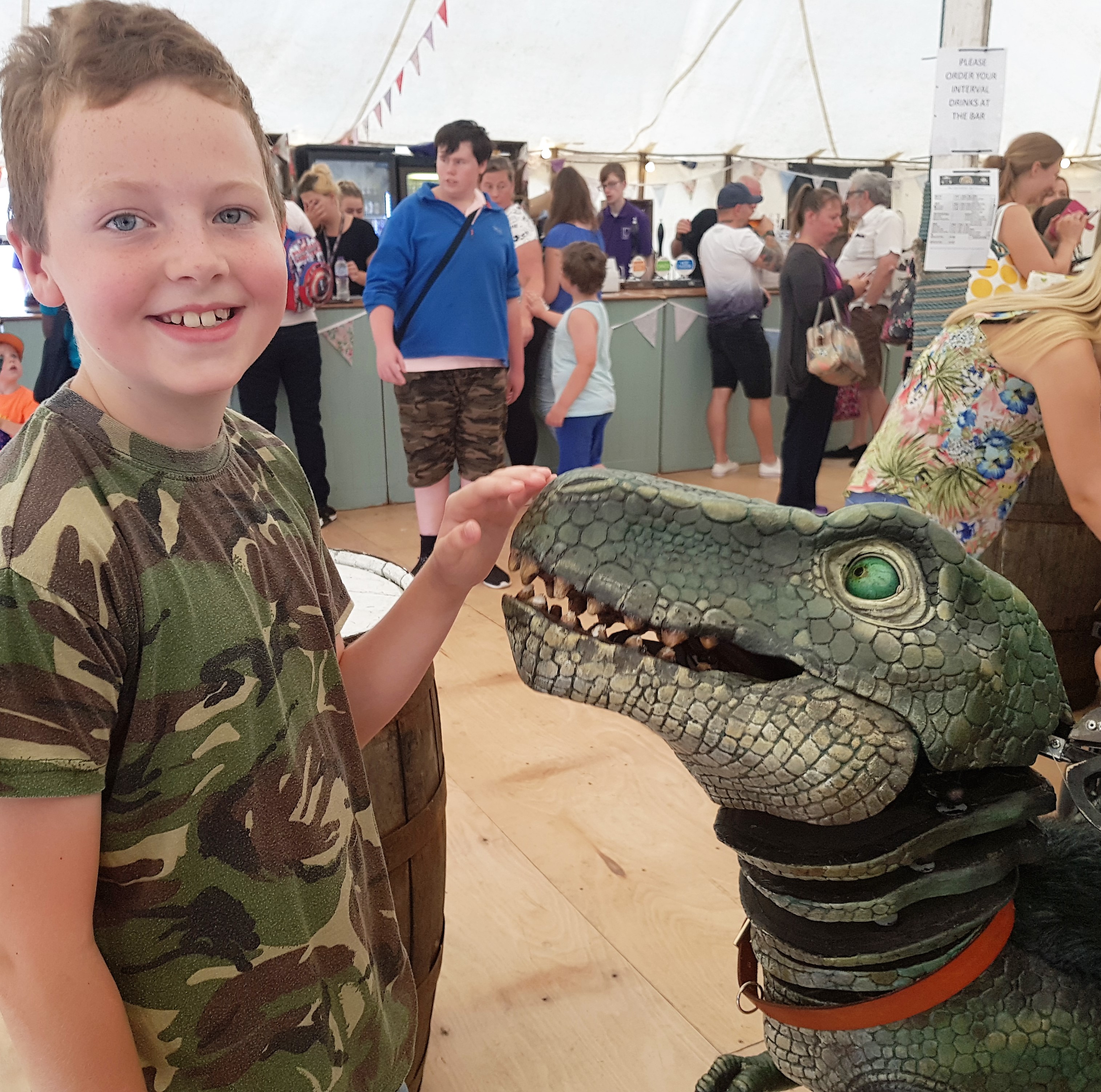 Dinosaur World Live