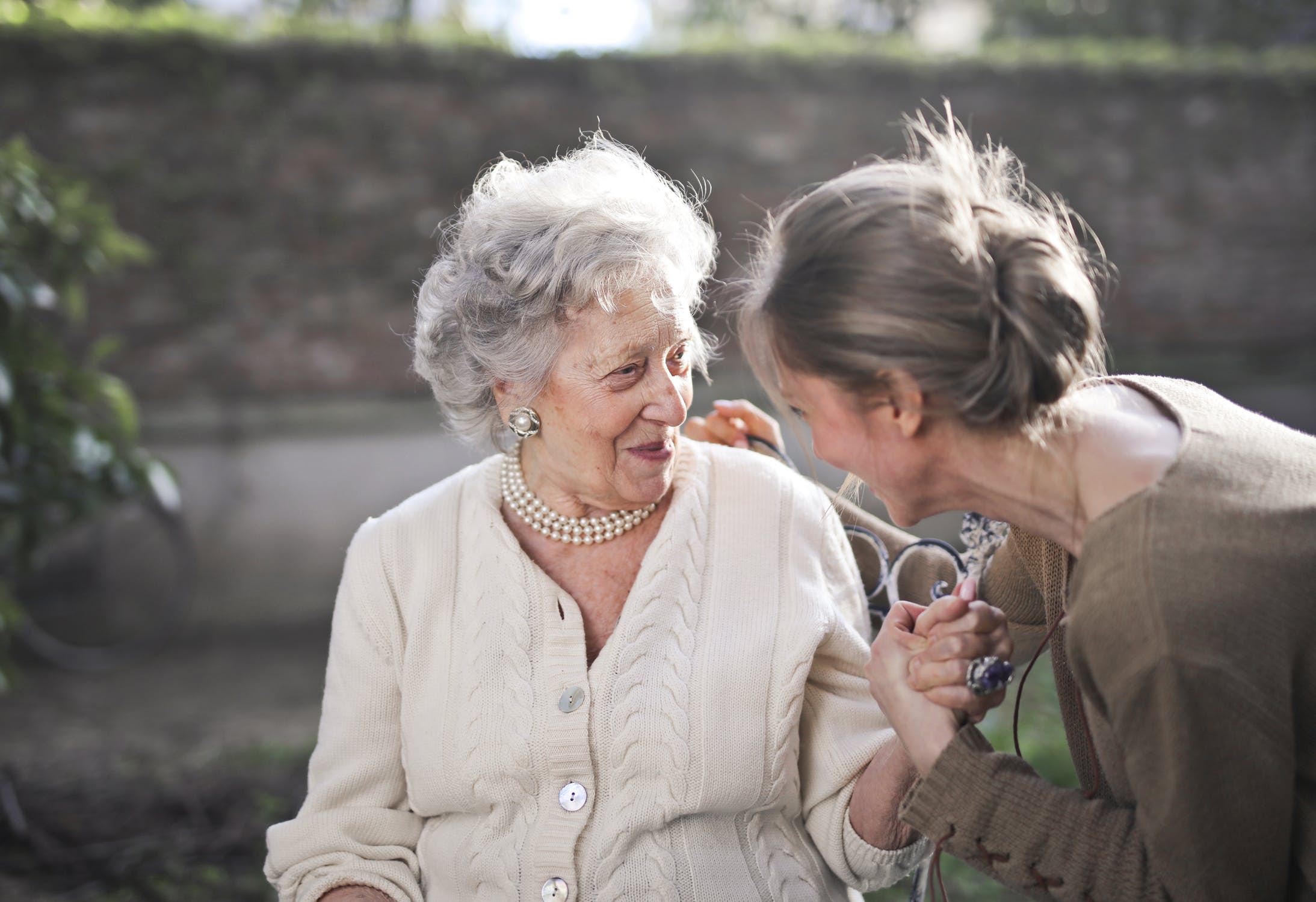 3 tips for choosing a nursing home for someone you love