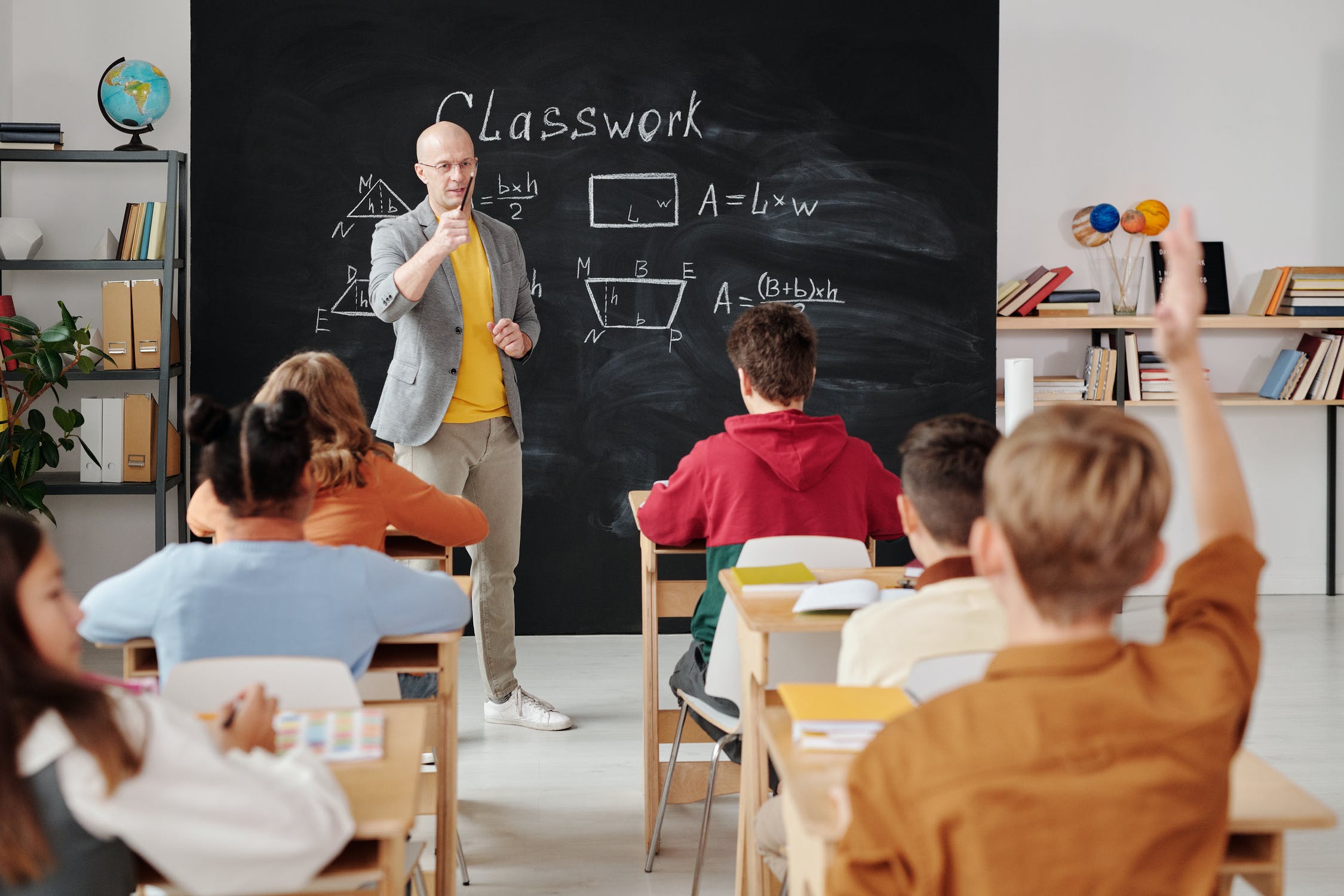 Should Your Child Study in a Local School or an International School?