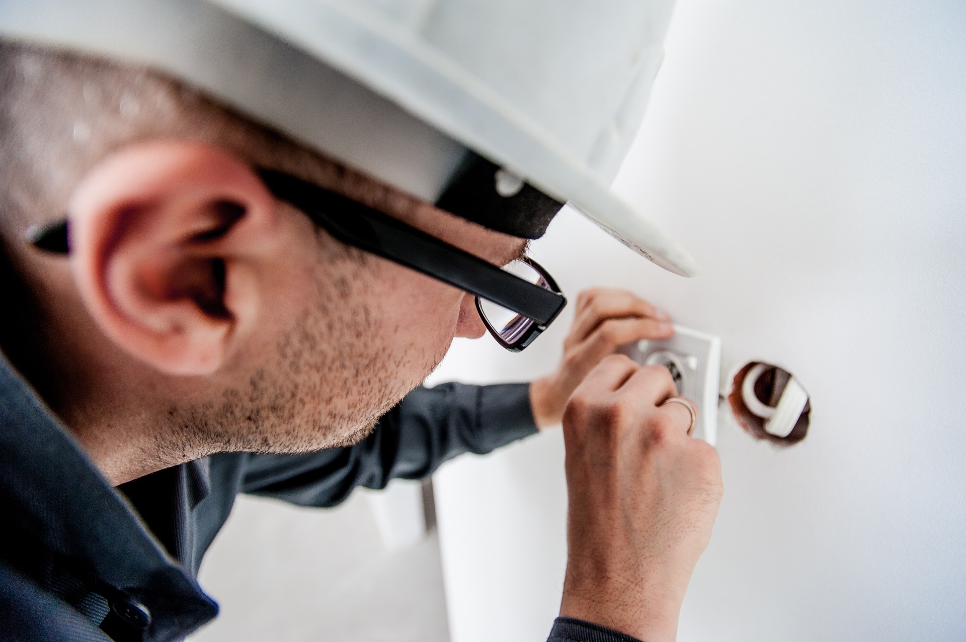 electrician buying a house