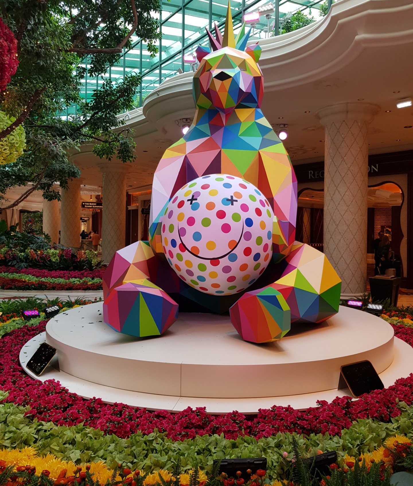 king bear statue