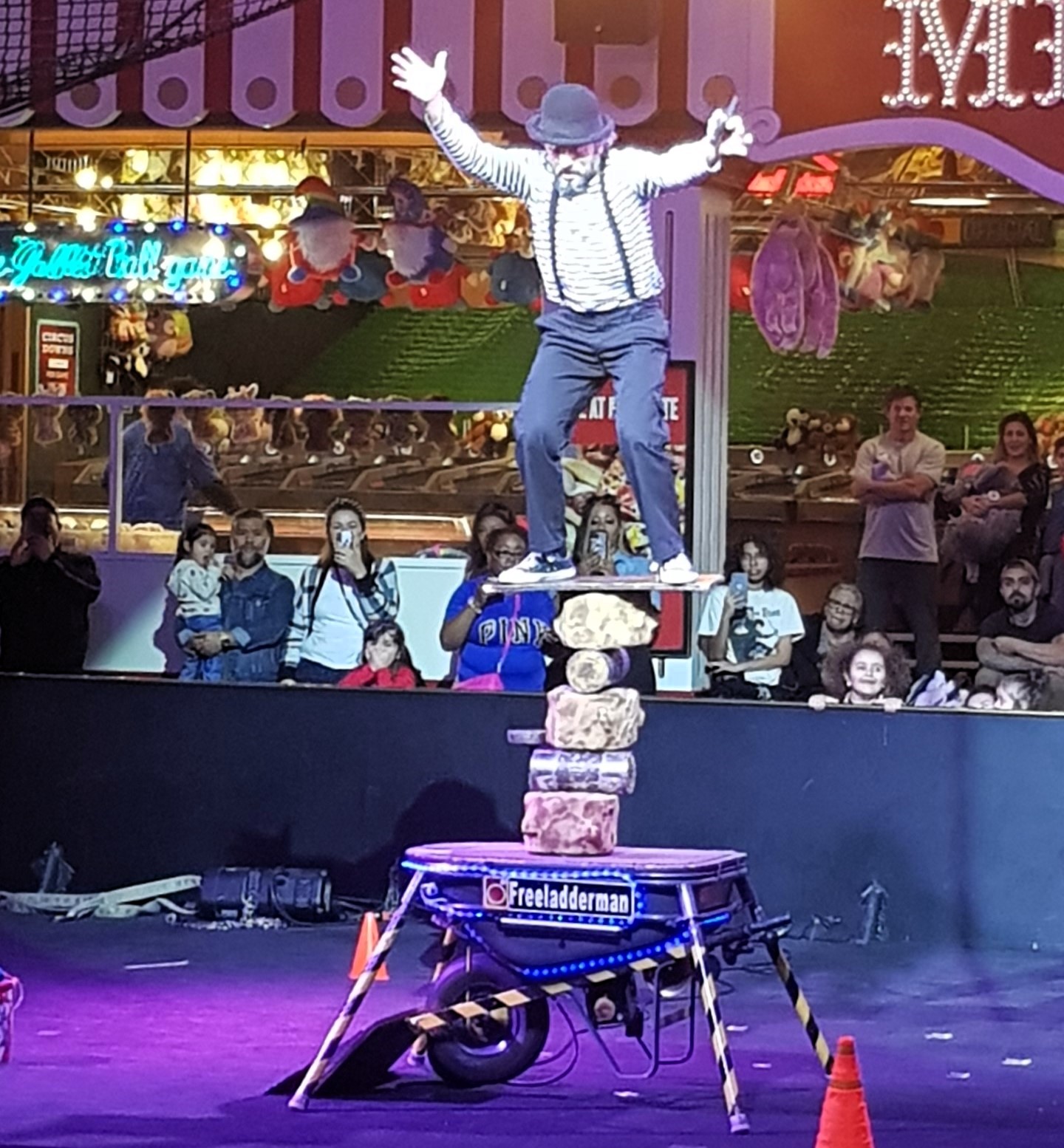 free circus acts